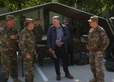 Seznanitev vojaških obveznikov s pravicami in dolžnostmi vojašnica Postojna 18 Foto Ljubo Vukelič